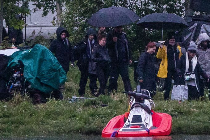D75rm3BWwAI i2P Black Widow Filminin Setinden Yeni Fotoğraflar Gelmeye Devam Ediyor!