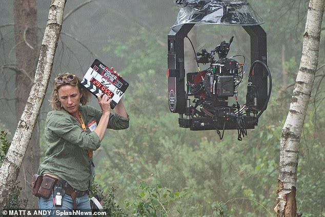 D8ZuE1PW4AQE8cl Black Widow Filminin Setinden Yeni Fotoğraflar Gelmeye Devam Ediyor!