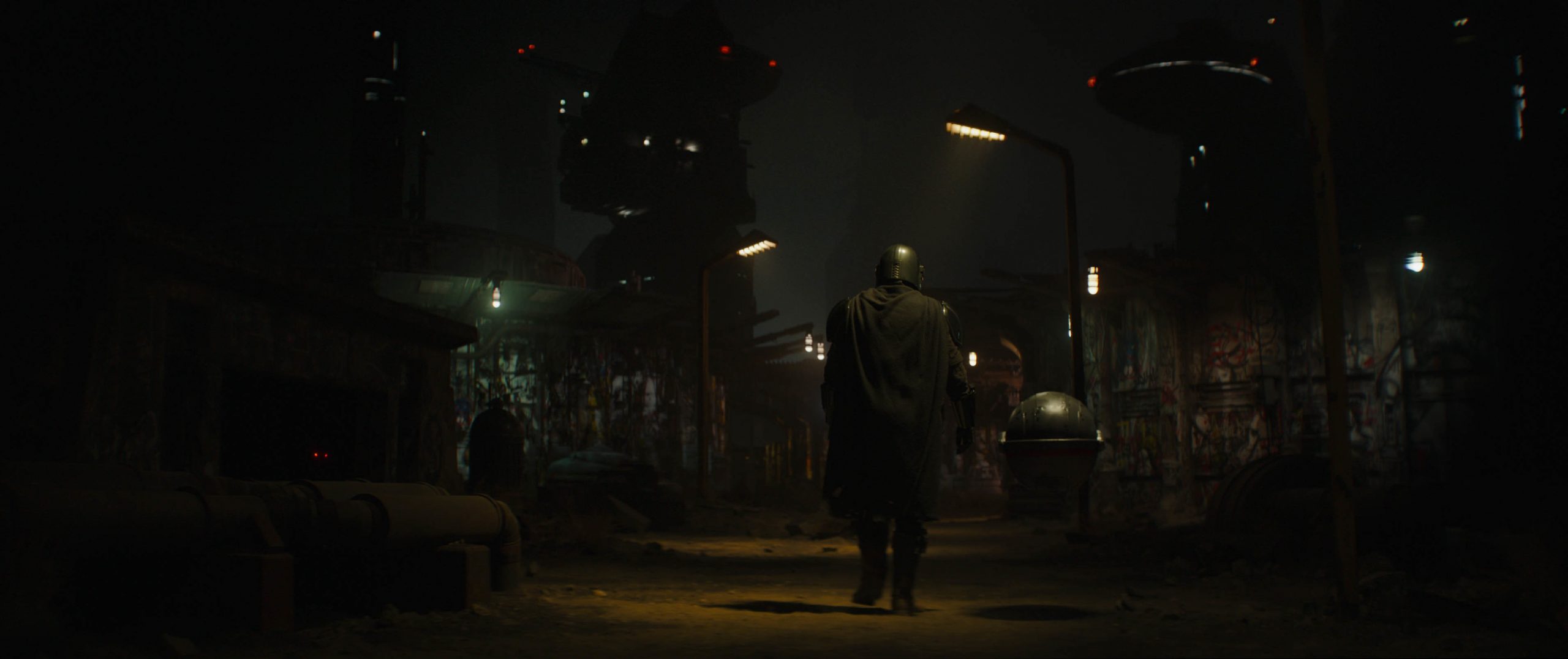 The Mandalorian 2. Sezon 1. Bölüm İncelemesi 1 huck2 tsr v11 quested stills 1 328f1311 1 scaled The Mandalorian 2. Sezon 1. Bölüm İncelemesi