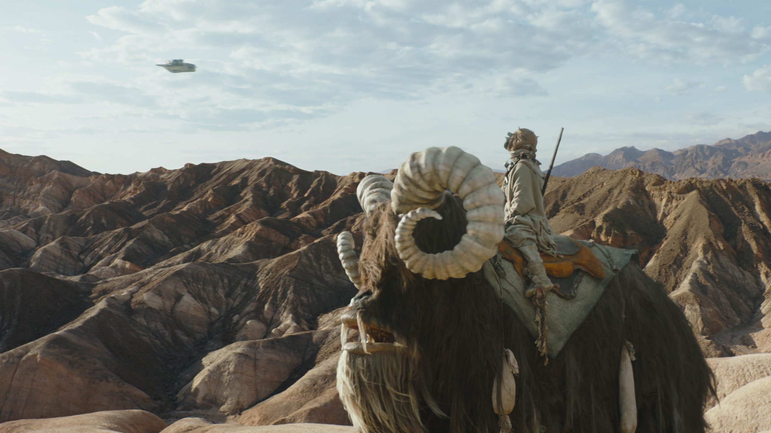 The Mandalorian 2. Sezon 1. Bölüm İncelemesi 7 huck2 tsr v11 quested stills 2 0e46865a scaled The Mandalorian 2. Sezon 1. Bölüm İncelemesi
